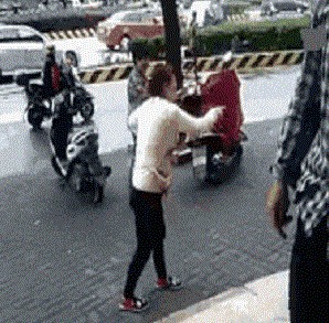 大妈吵架表情包gif动态图片