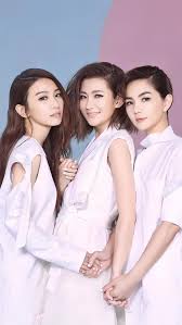 台湾女团S.H.E宣布终止巡回演唱会活动引发解散传闻?