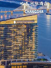 秦霄贤家酒店的名字叫什么?