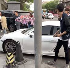 秦霄贤家酒店的名字叫什么?