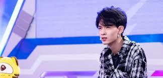 秦霄贤家酒店的名字叫什么?