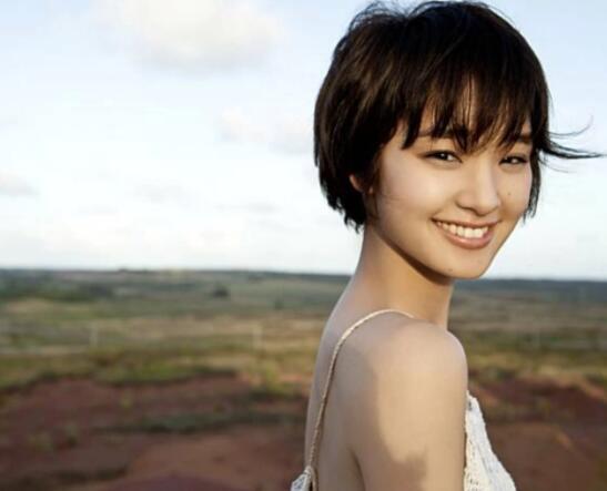 Polina惊艳亮相北京，美貌冠绝群星