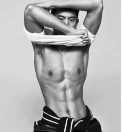 寻找郑水晶的腹肌照片